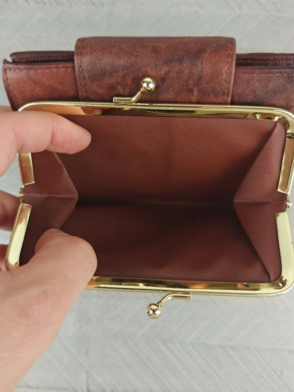 NEW Vintage Buxton Leather Trifold Wallet With Kiss-Lock Coin Purse Rich Brown